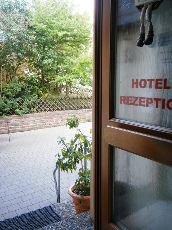 Hotel Strauss Waldbronn Esterno foto